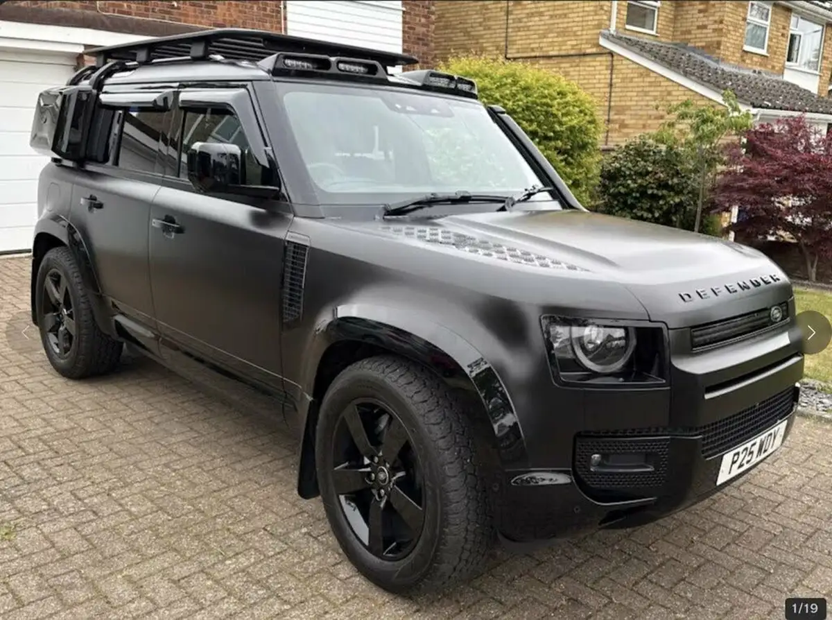 2023-land-rover-110-defender-30-d300-75th-edition-big-0