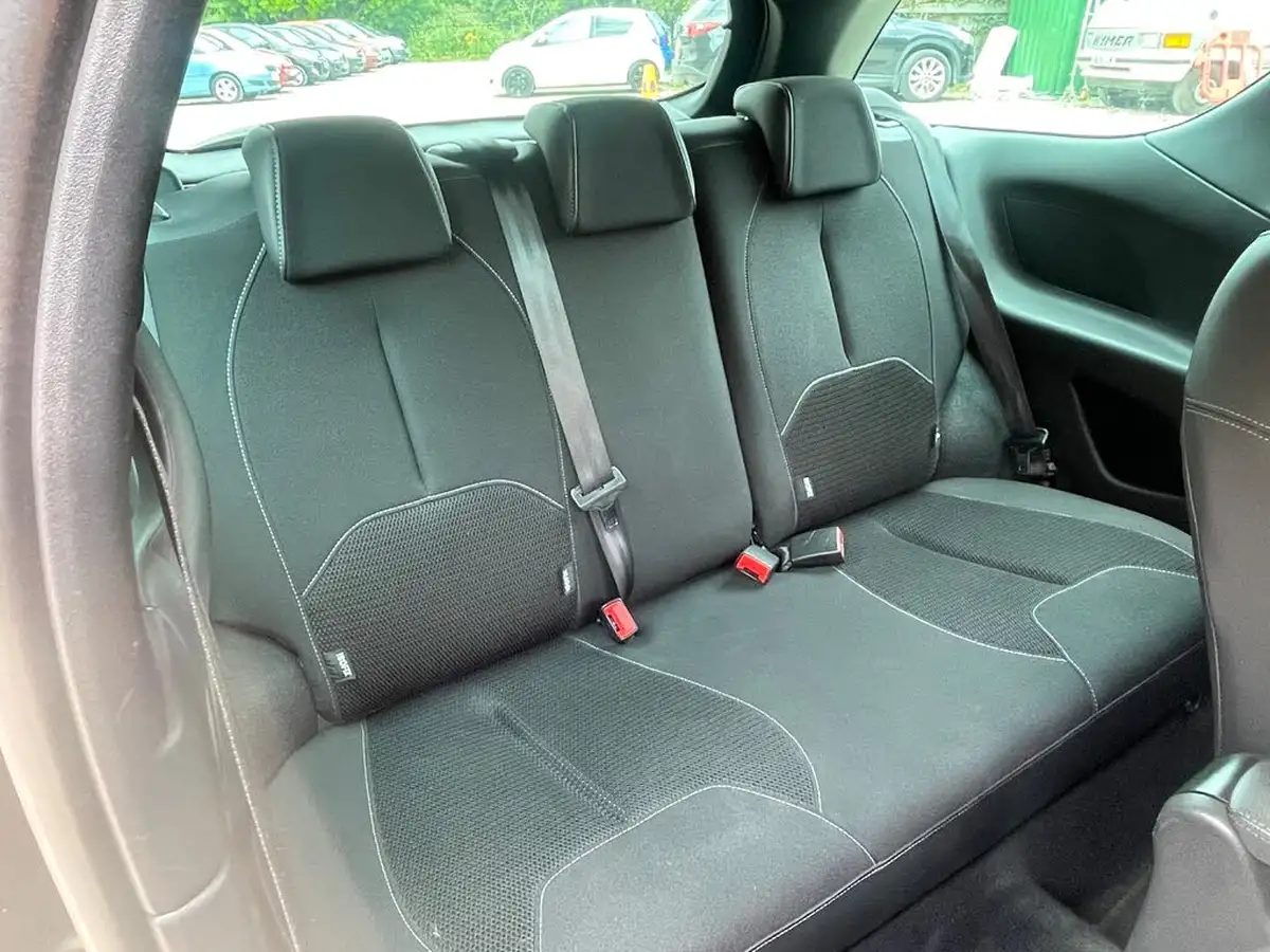 2013-citroen-ds3-16-dstyle-plus-vti-big-23