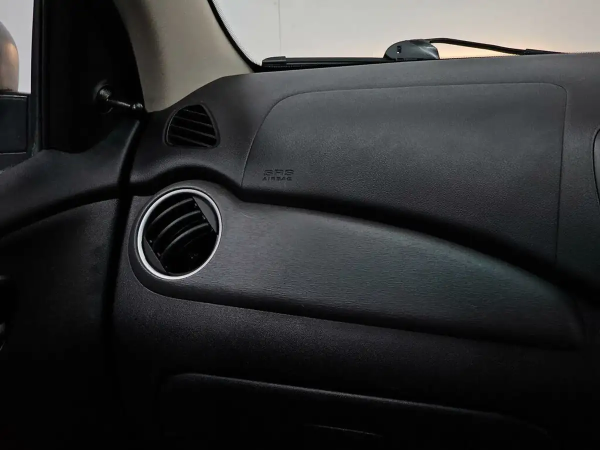 2010-hyundai-i10-12-classic-big-23