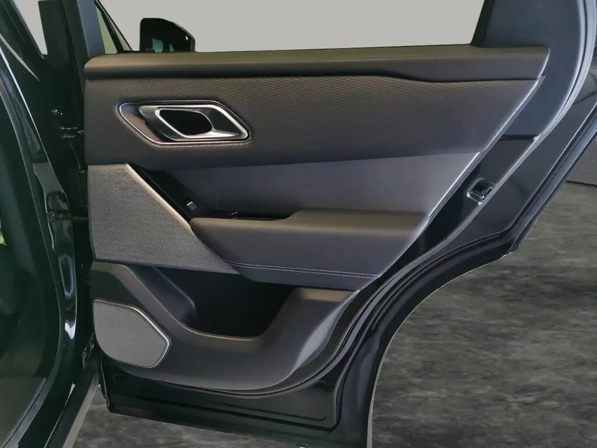 2022-land-rover-range-rover-velar-20-d200-velar-big-47