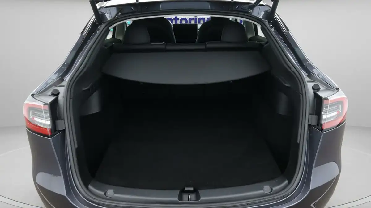 2022-tesla-model-y-e-long-range-big-17