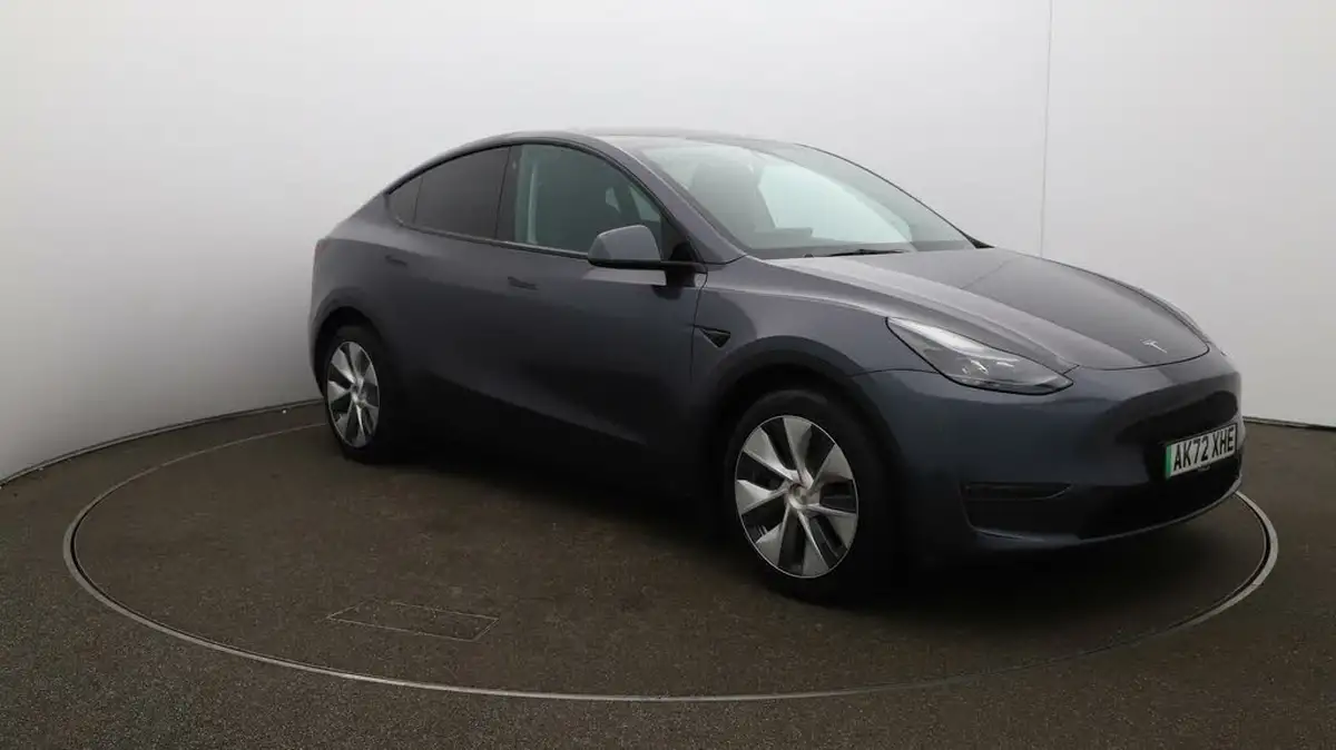 2022-tesla-model-y-e-long-range-big-41
