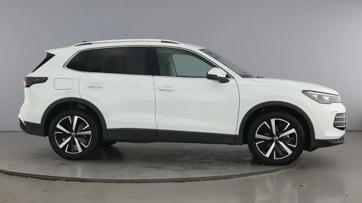 2024-volkswagen-tiguan-15-etsi-elegance-launch-edition-big-3