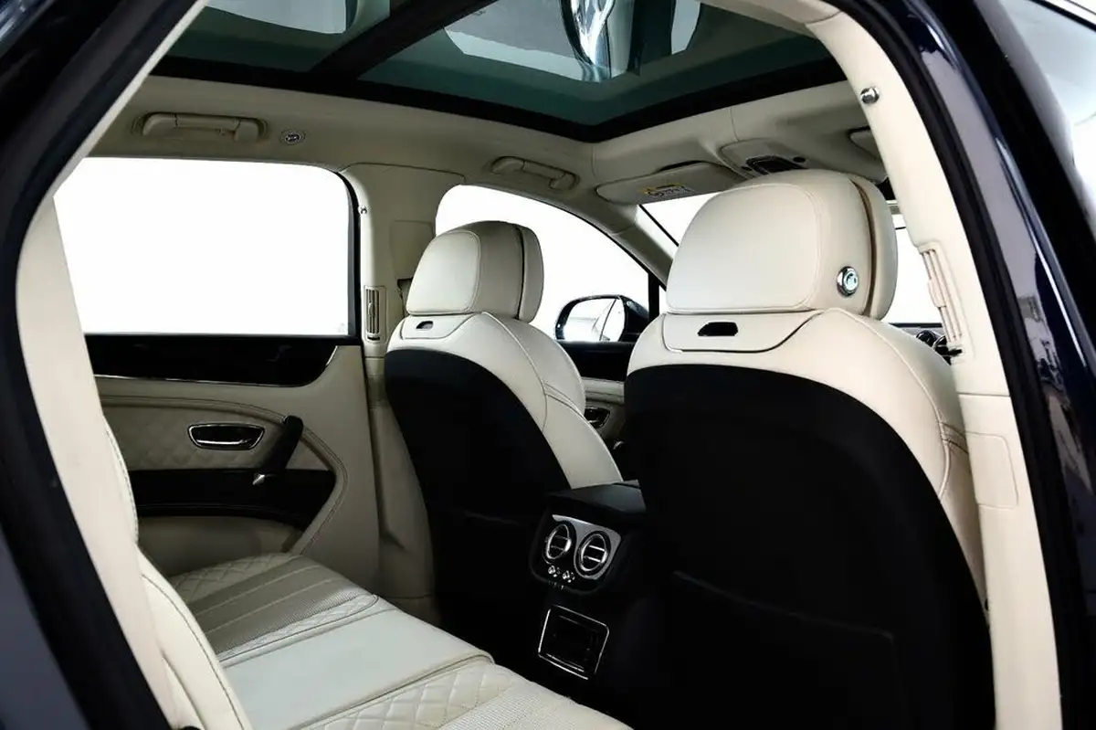 2019-bentley-bentayga-40-v8-big-19