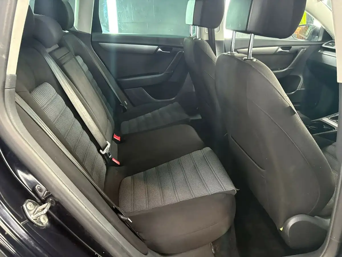 2011-volkswagen-passat-20td-sport-170ps-saloon-4d-big-8