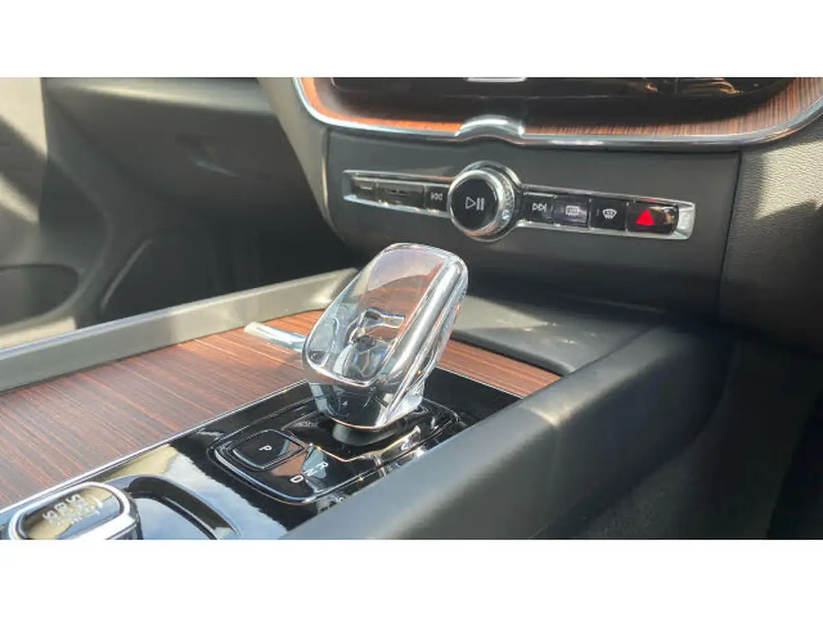 2024-volvo-xc60-20-b5-ultimate-big-13