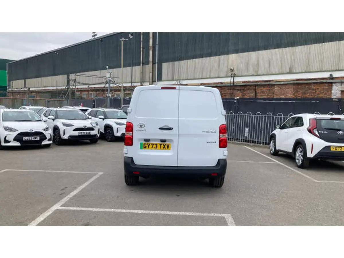 2023-toyota-proace-city-e-icon-l2-big-18