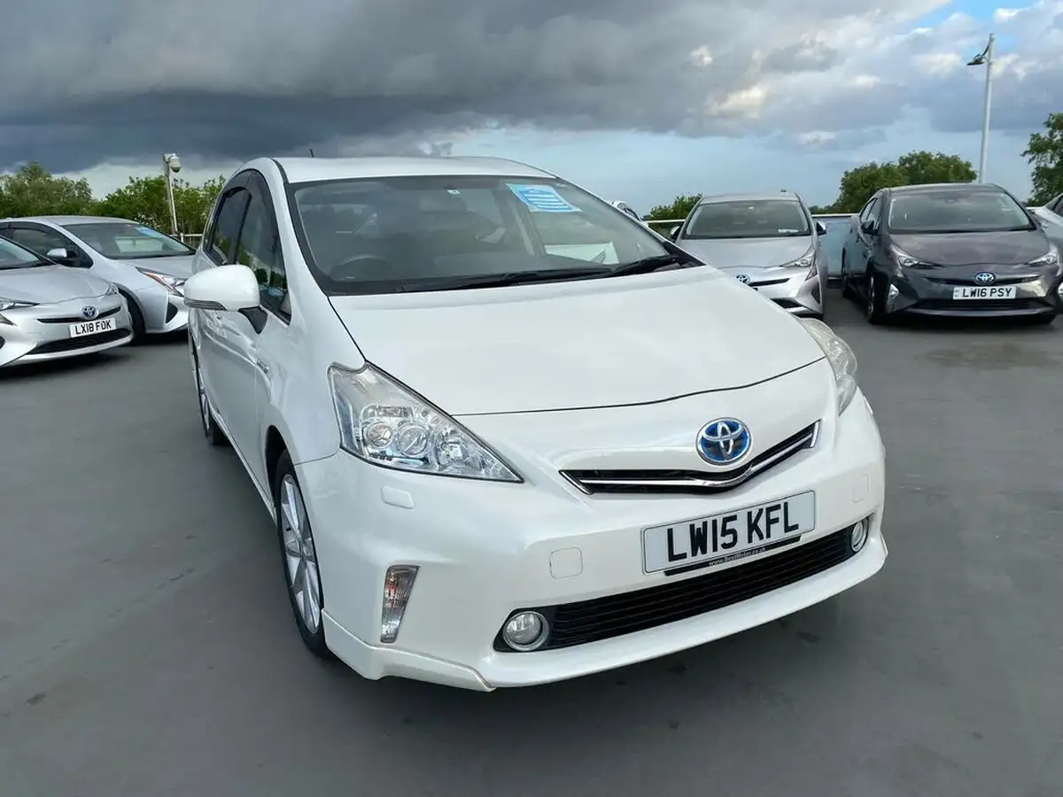 2015-toyota-prius-big-3