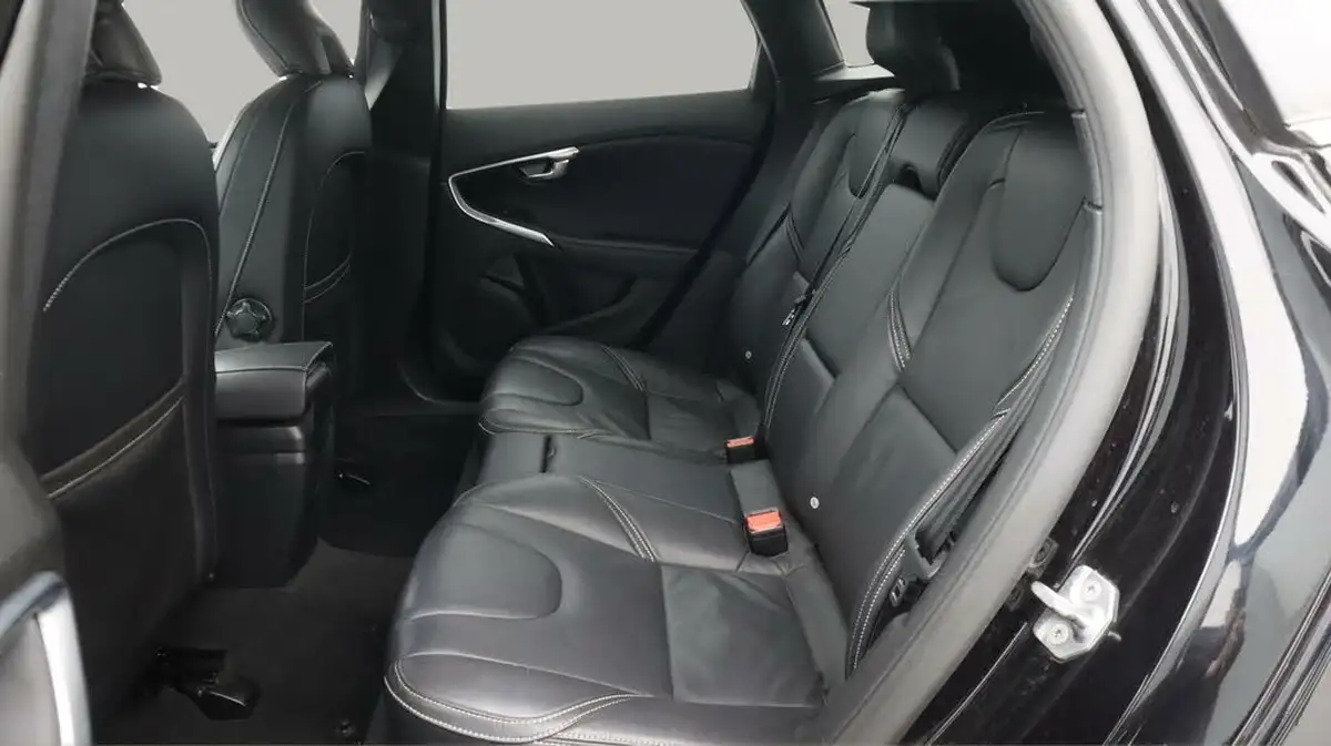 2019-volvo-v40-20-t2-r-design-edition-big-16