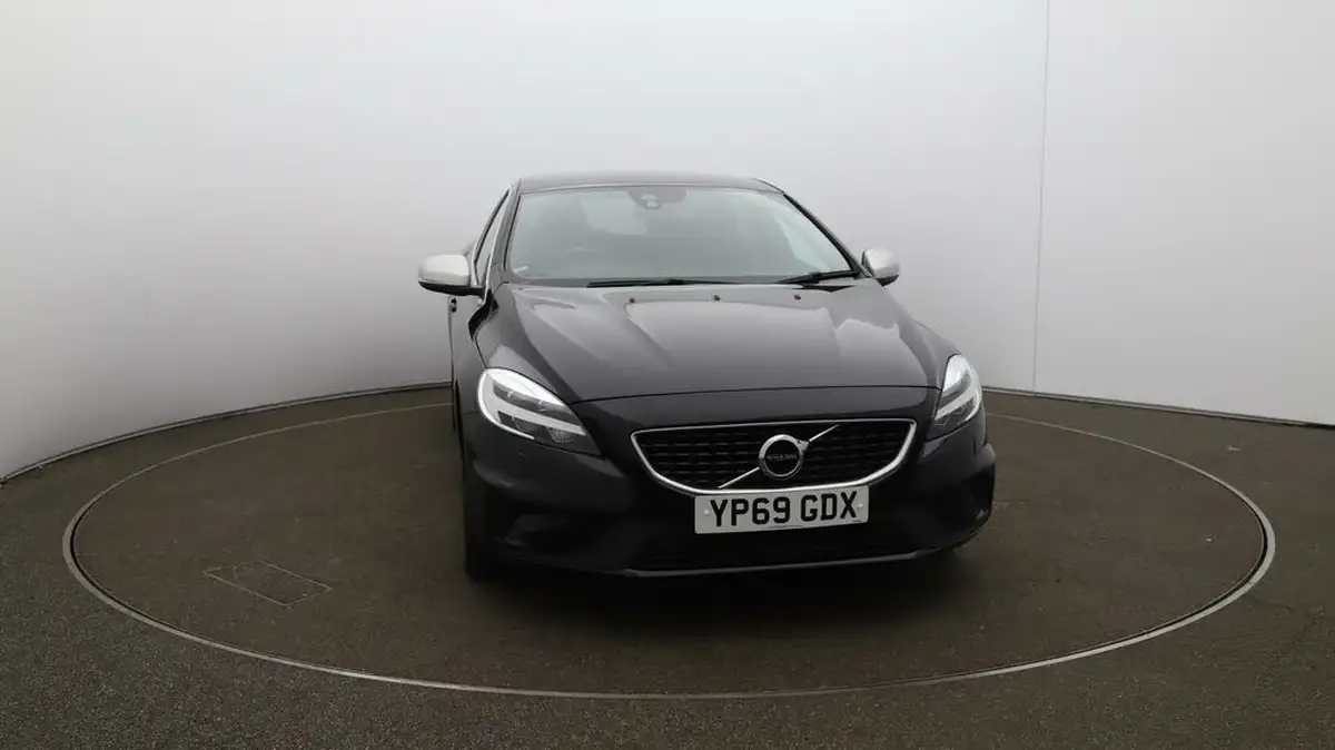 2019-volvo-v40-20-t2-r-design-edition-big-40