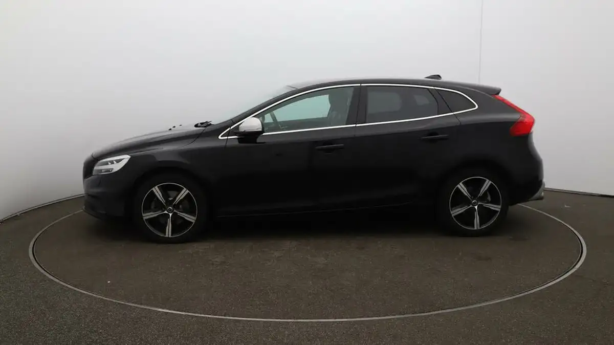 2019-volvo-v40-20-t2-r-design-edition-big-64
