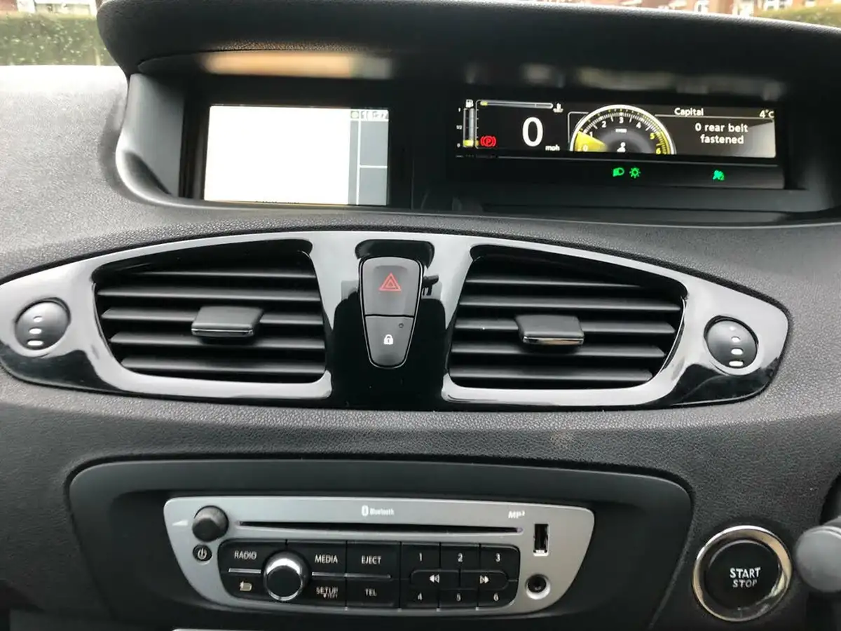 2014-renault-scenic-15td-dynamique-tom-tom-energy-ss-big-30