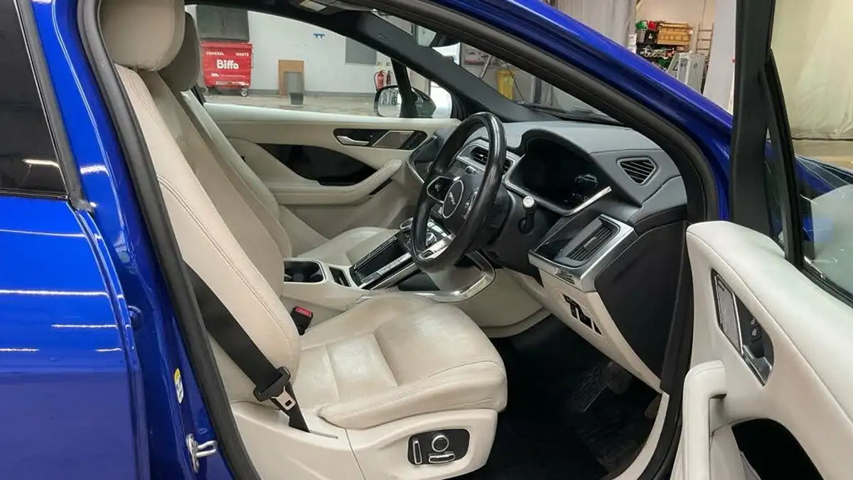 2021-jaguar-i-pace-ev400-black-big-5