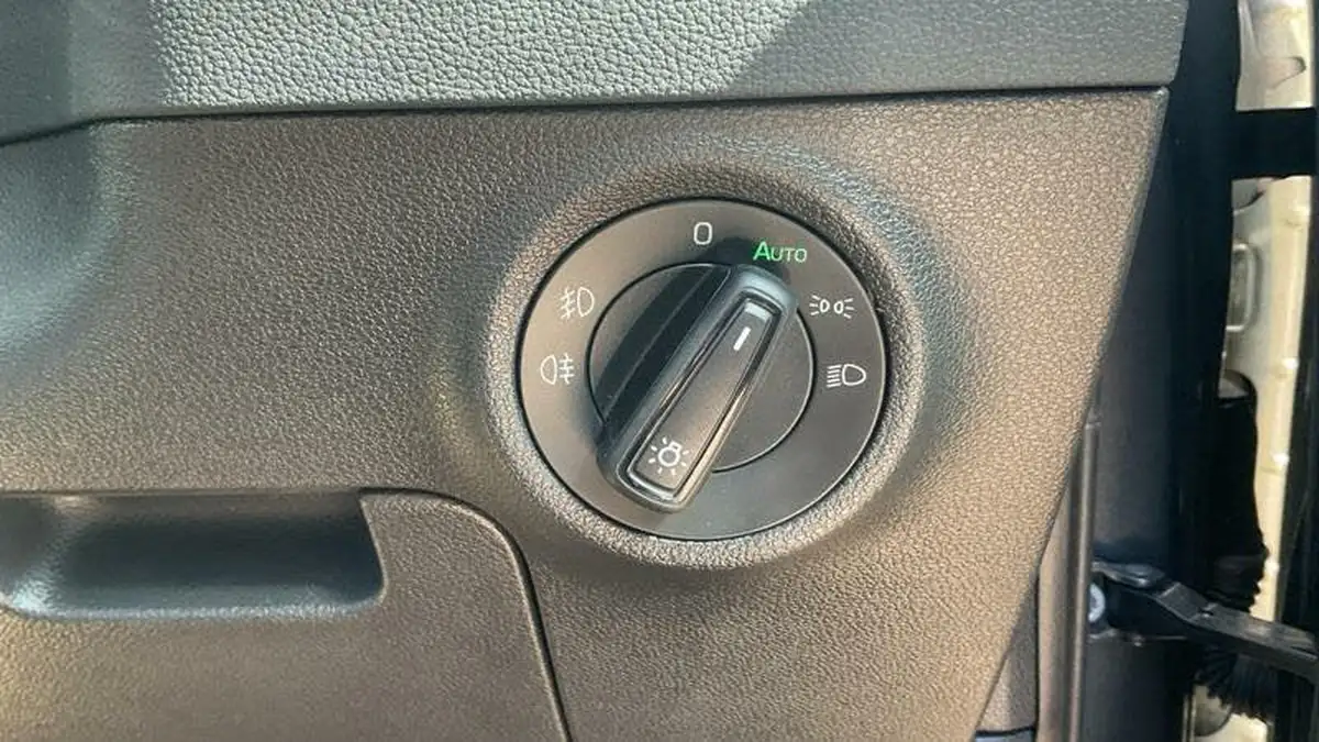 2023-skoda-karoq-15-tsi-se-drive-big-24