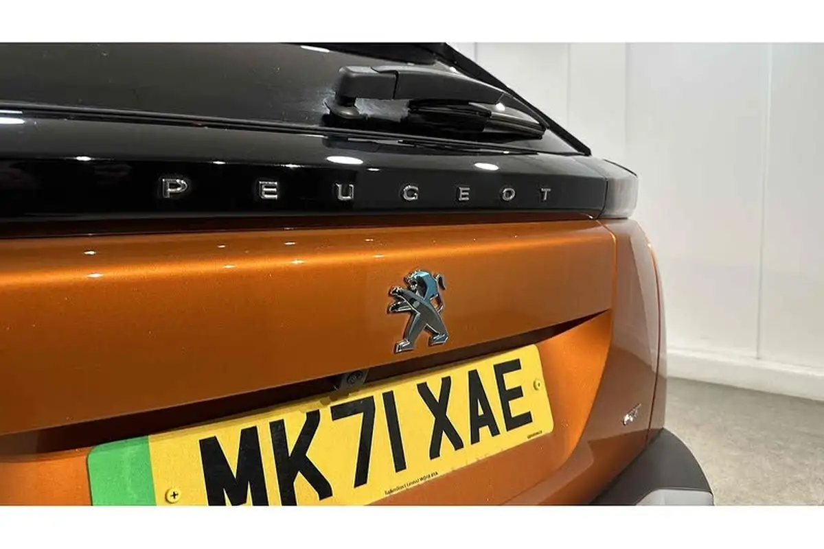 2021-peugeot-2008-suv-e-gt-premium-big-13