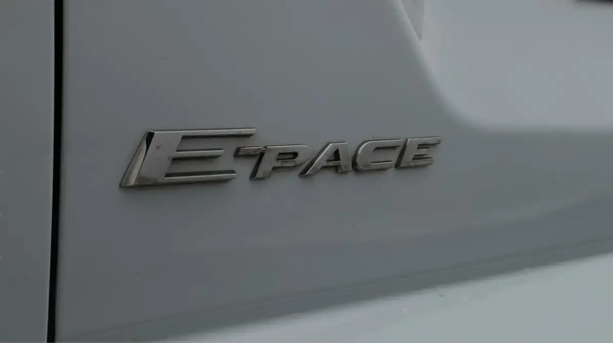 2022-jaguar-e-pace-20-d165-r-dynamic-se-big-22