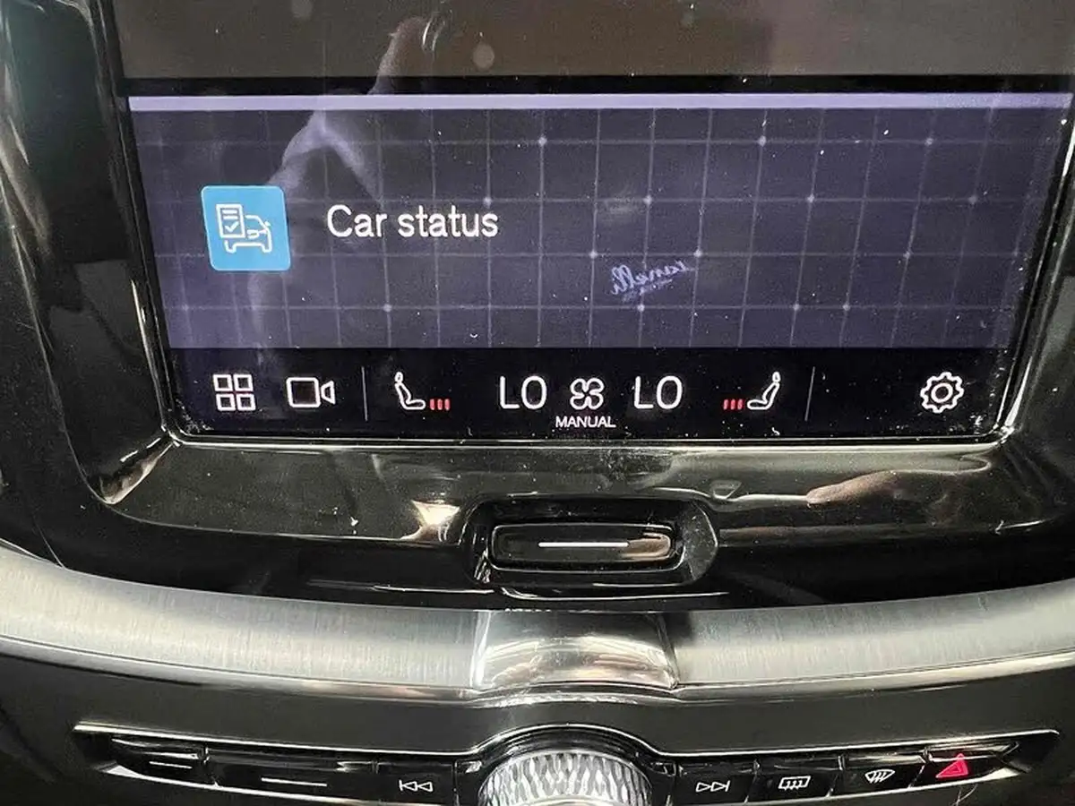 2021-volvo-xc60-20-b5-momentum-big-15