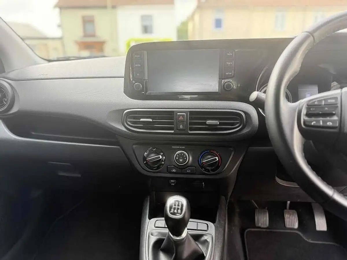 2022-hyundai-i10-10-se-connect-big-14