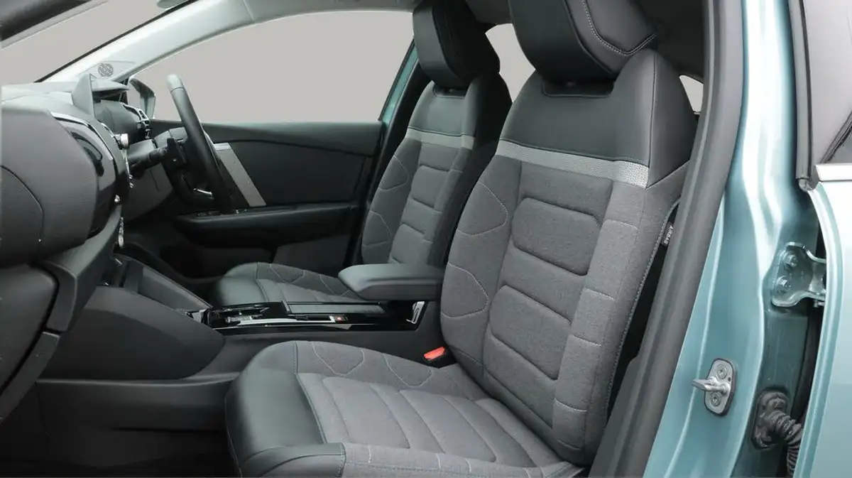 2023-citroen-c4-12-puretech-c-series-edition-eat8-big-14