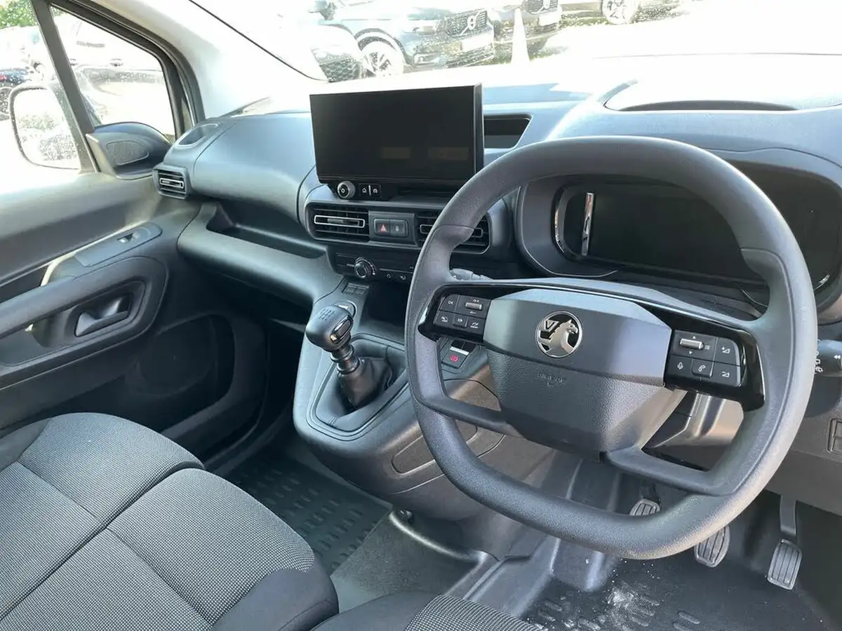 2025-vauxhall-combo-15cdti-pro-100pseu6e-big-5