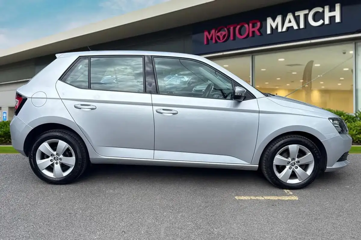 2018-skoda-fabia-10-tsi-se-95ps-ss-hatchback-big-2