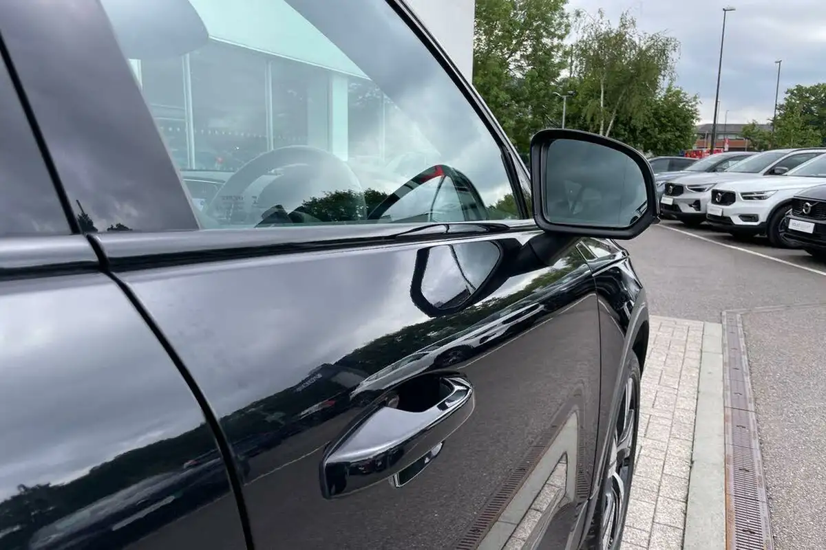 2022-volvo-xc40-15-t4-r-design-big-15
