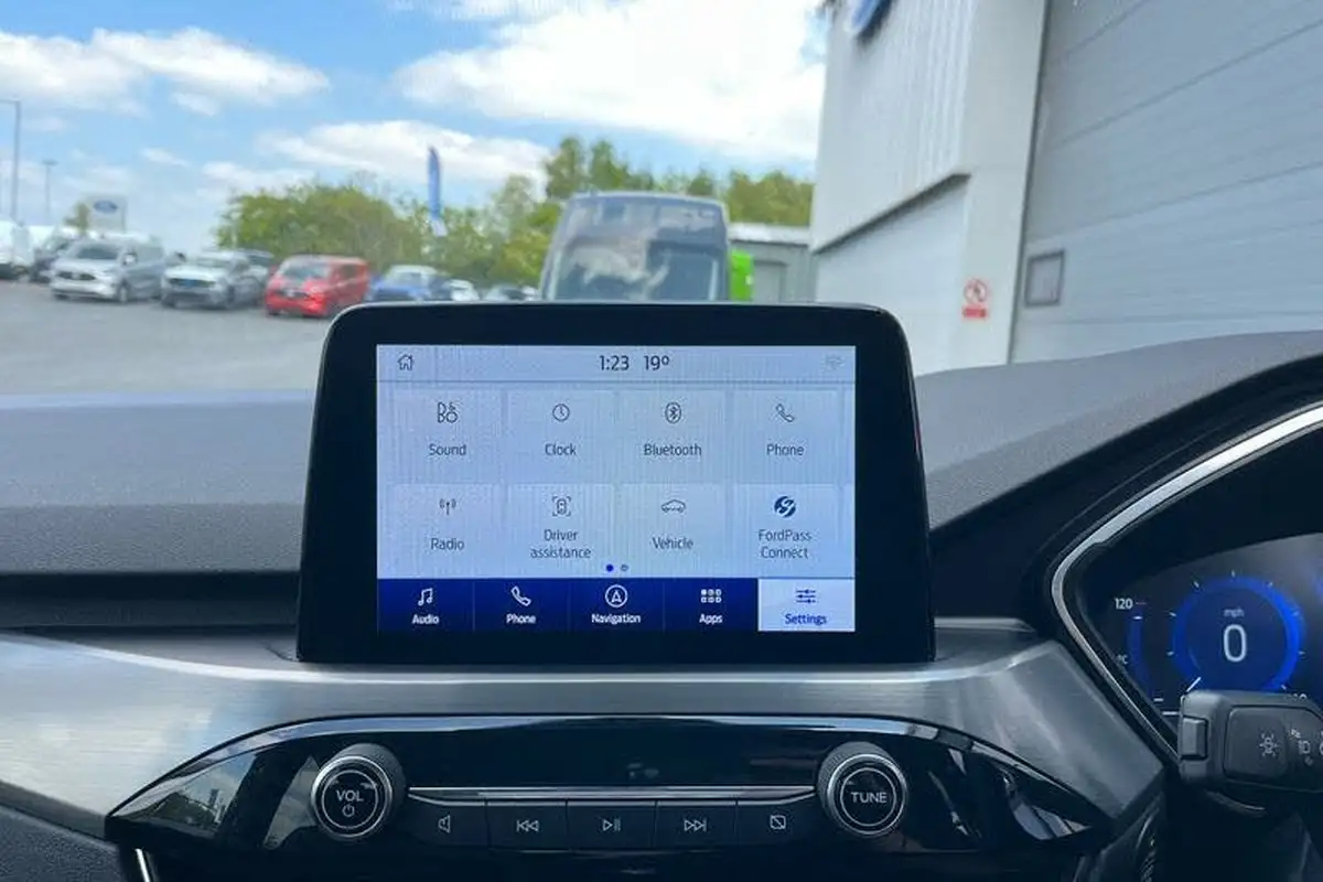2022-ford-kuga-big-27