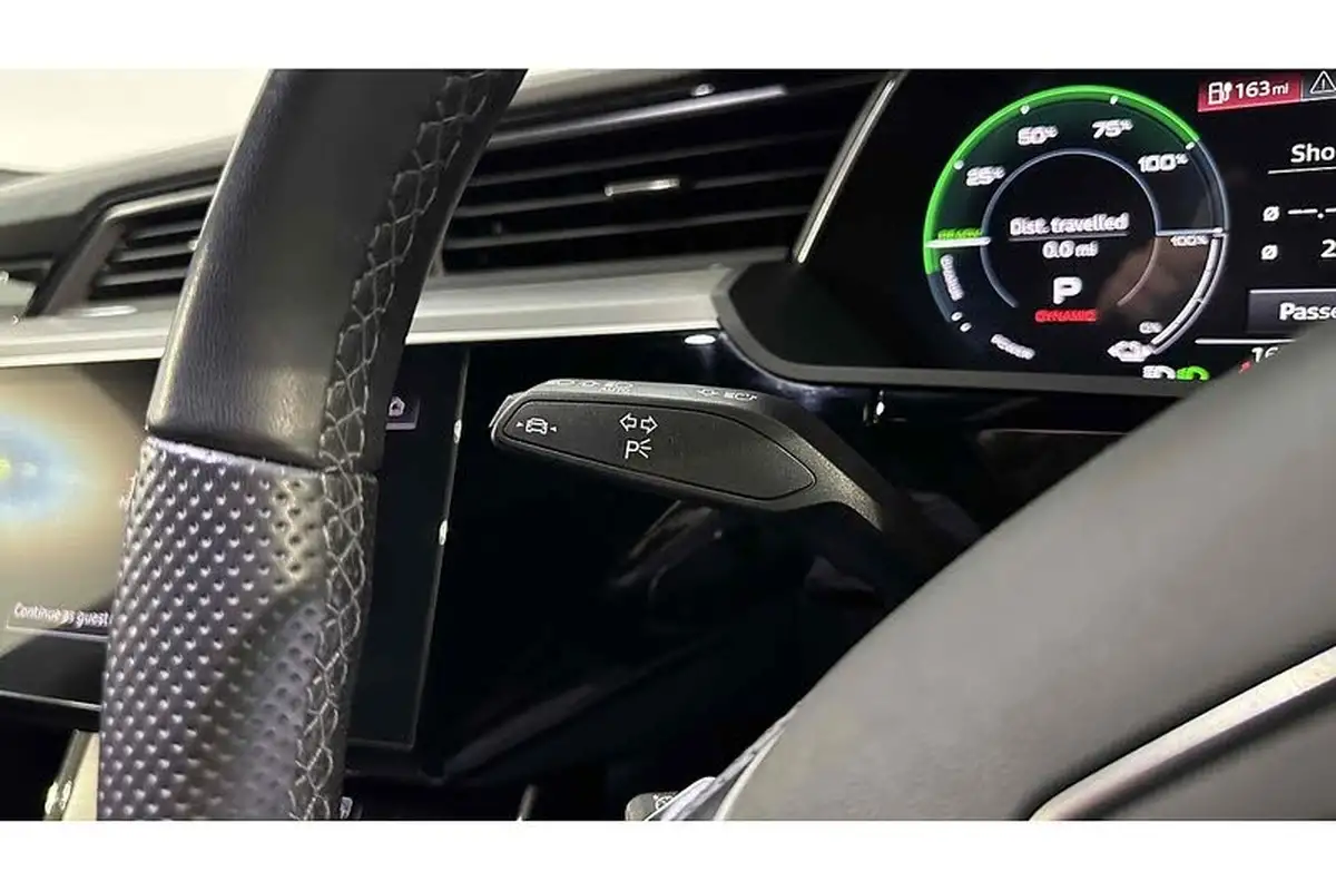 2022-audi-e-tron-50e-black-edition-station-wagon-big-41