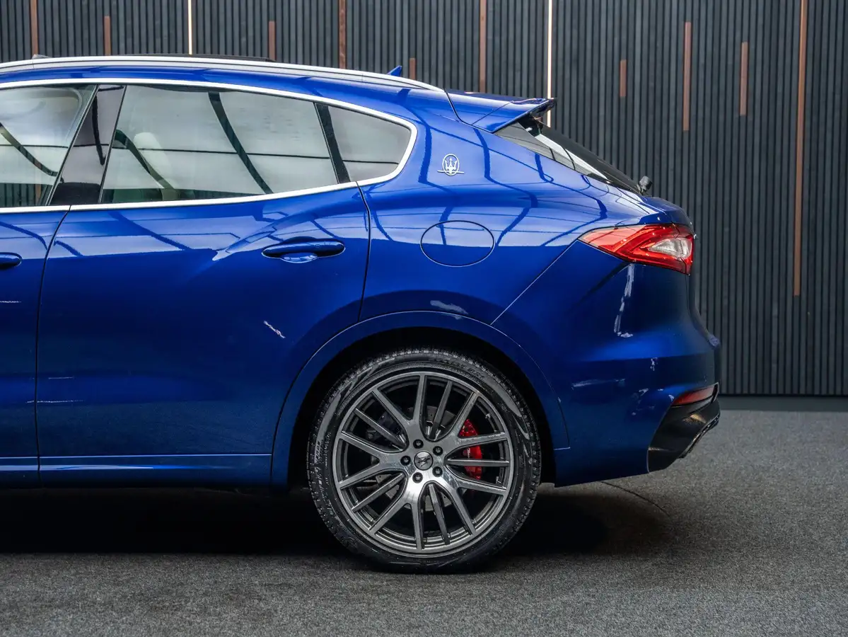 2020-maserati-levante-38-gts-big-16