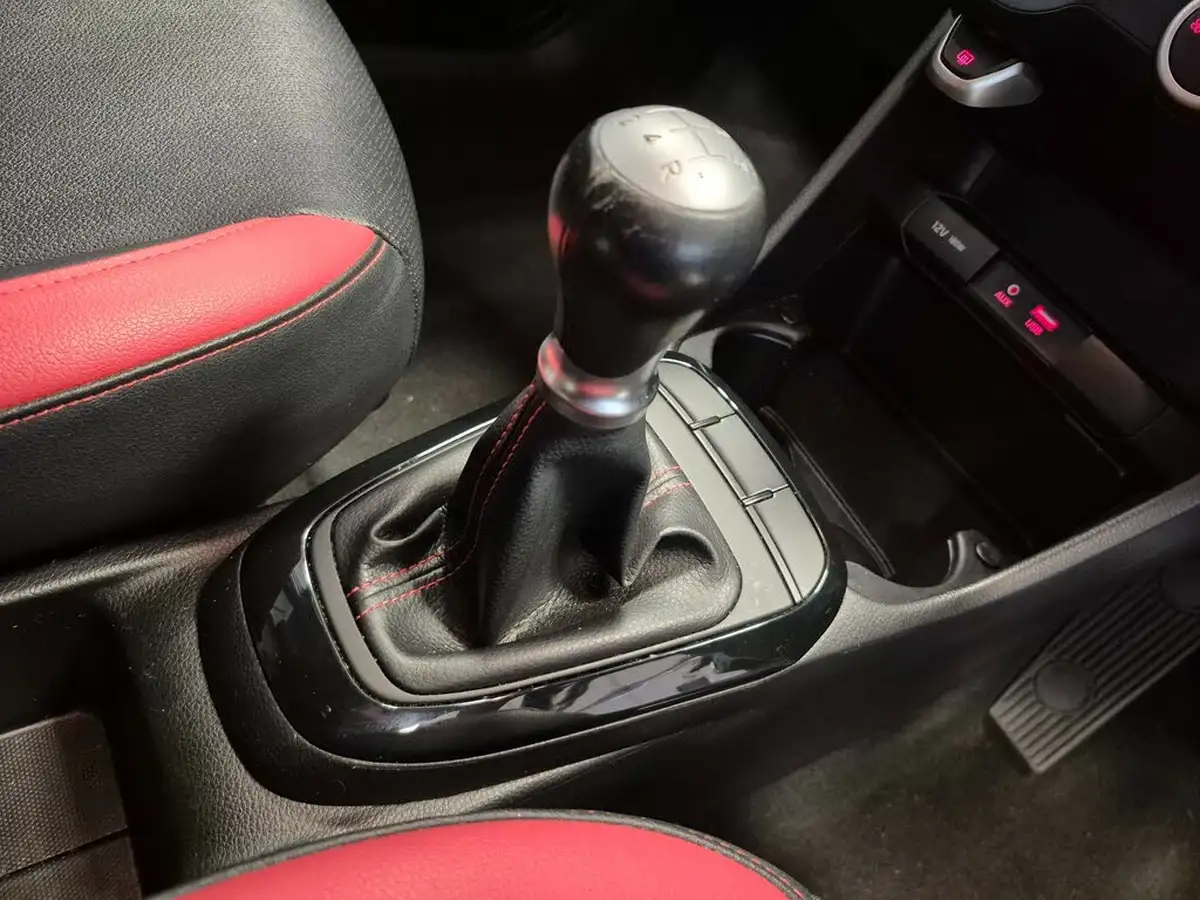 2017-kia-picanto-10-gt-line-big-16