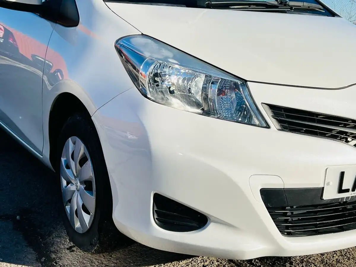 2013-toyota-yaris-big-27