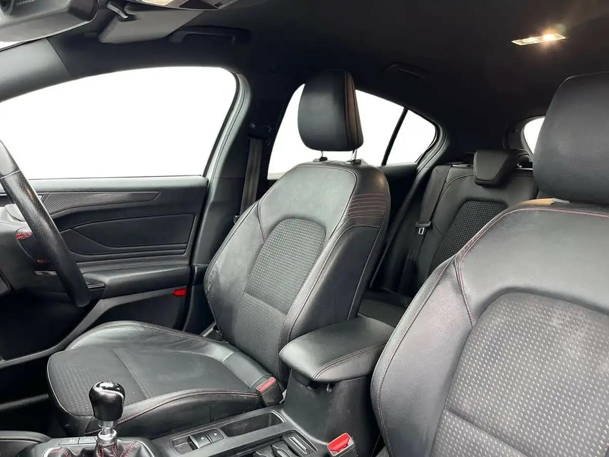 2018-ford-focus-15-st-line-x-hatchback-big-9