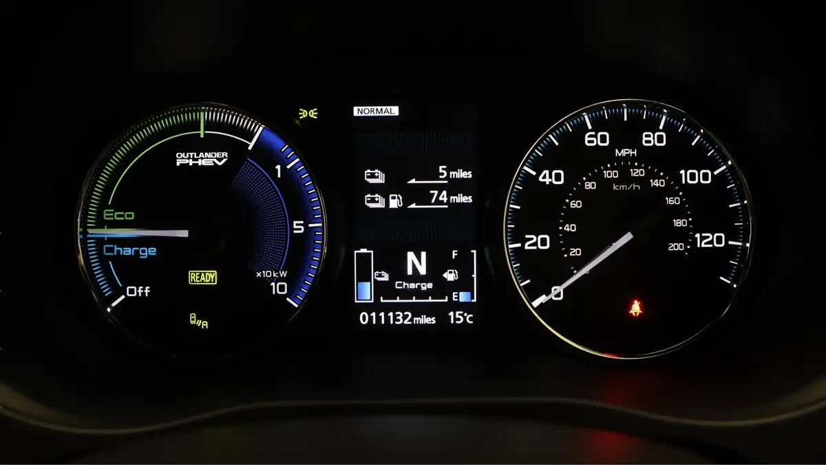 2021-mitsubishi-outlander-24-dynamic-phev-big-9