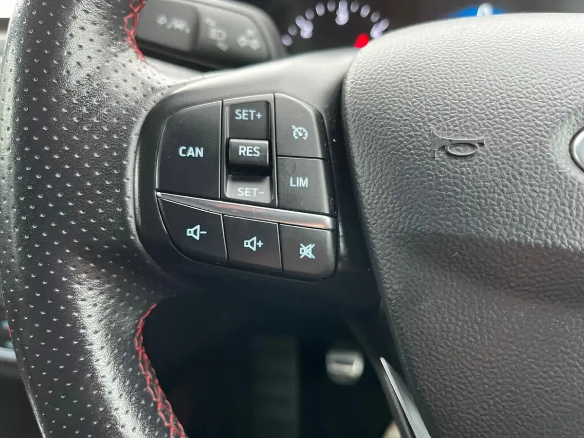 2018-ford-focus-15-st-line-x-hatchback-big-33