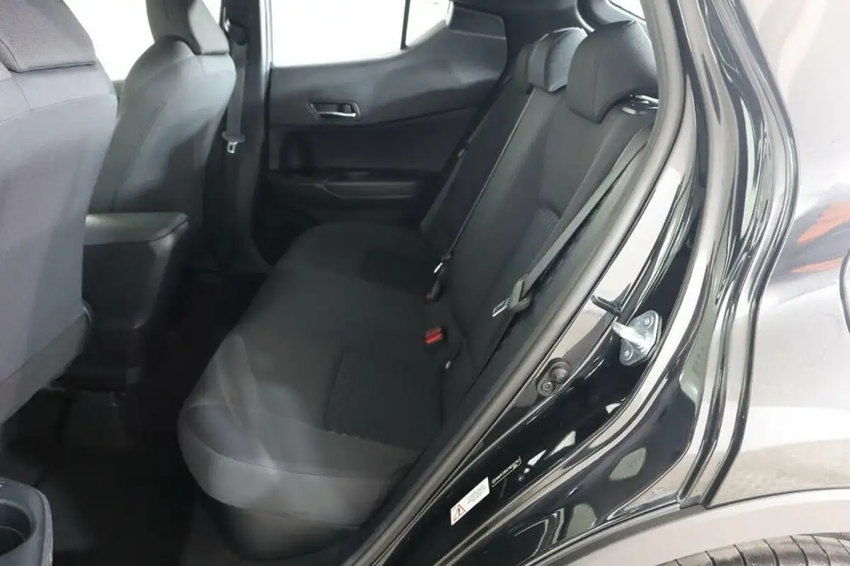 2021-toyota-c-hr-18-vvt-i-icon-big-14
