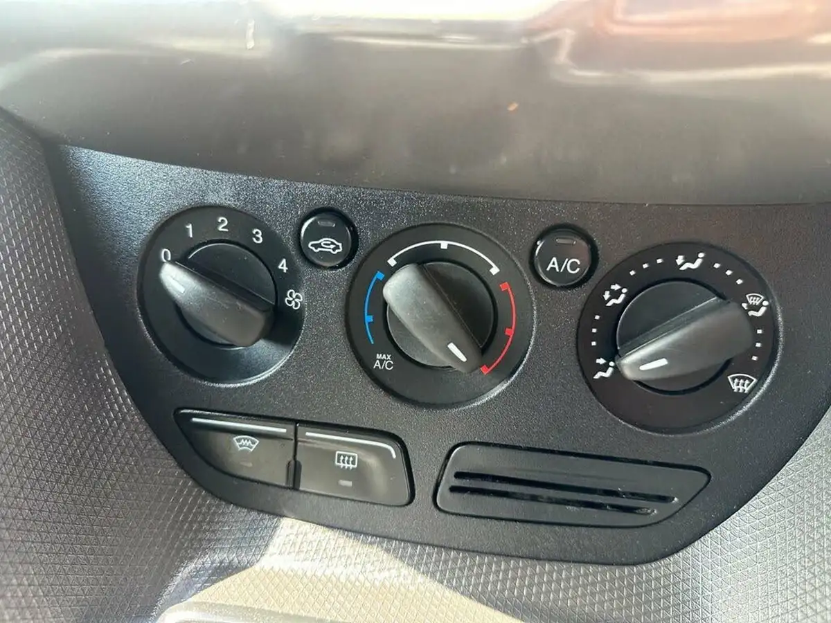 2014-ford-transit-connect-16tdci-l1-trend-200-panel-big-17