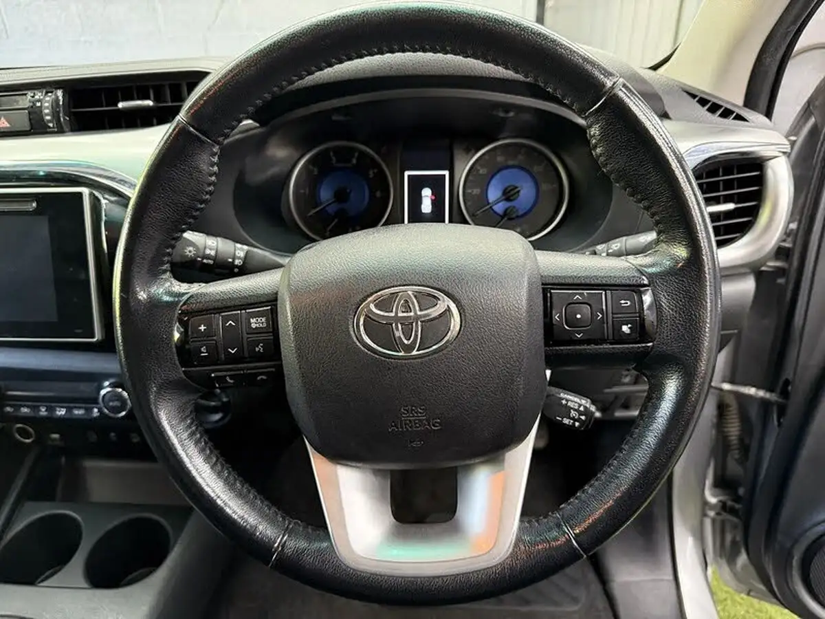 2018-toyota-hi-lux-24d-invincible-ss-auto-big-28