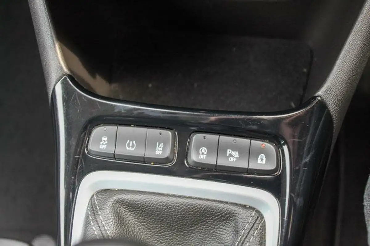 2022-vauxhall-crossland-12-elite-edition-130ps-big-28