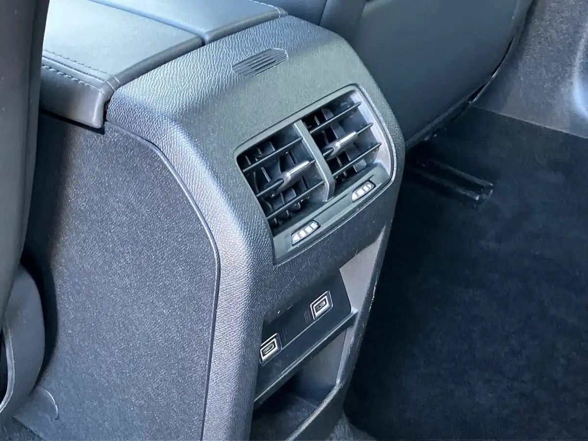 2022-citroen-c5-x-12-puretech-shine-big-44