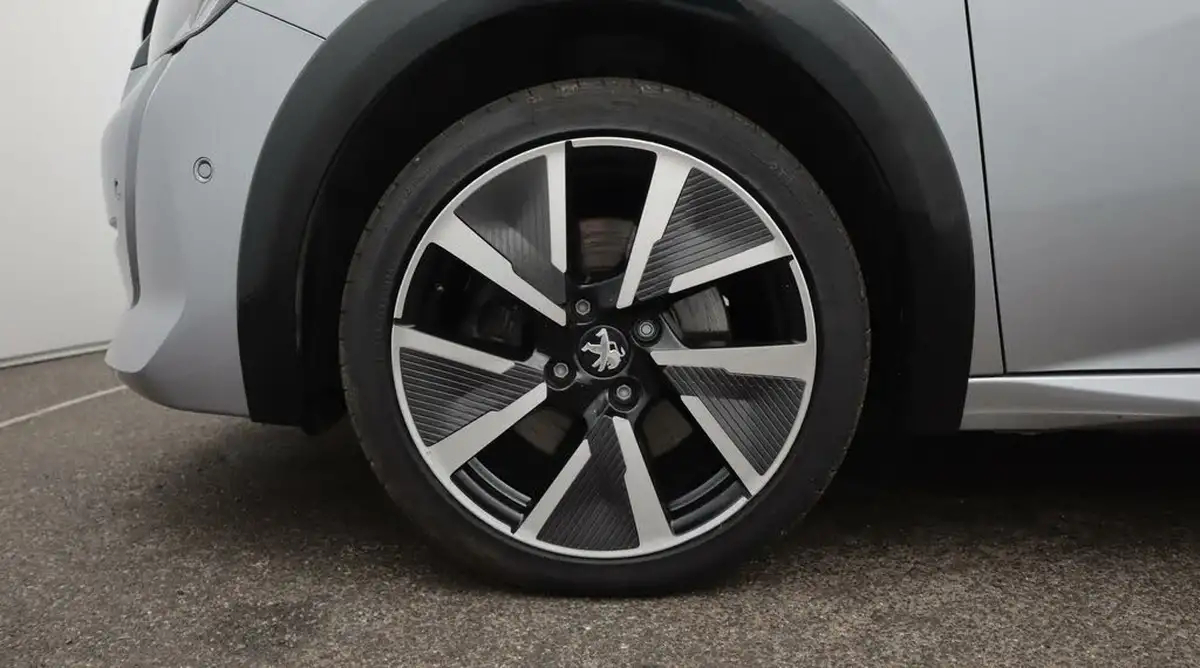 2022-peugeot-208-e-gt-136bhp-50kwh-big-18