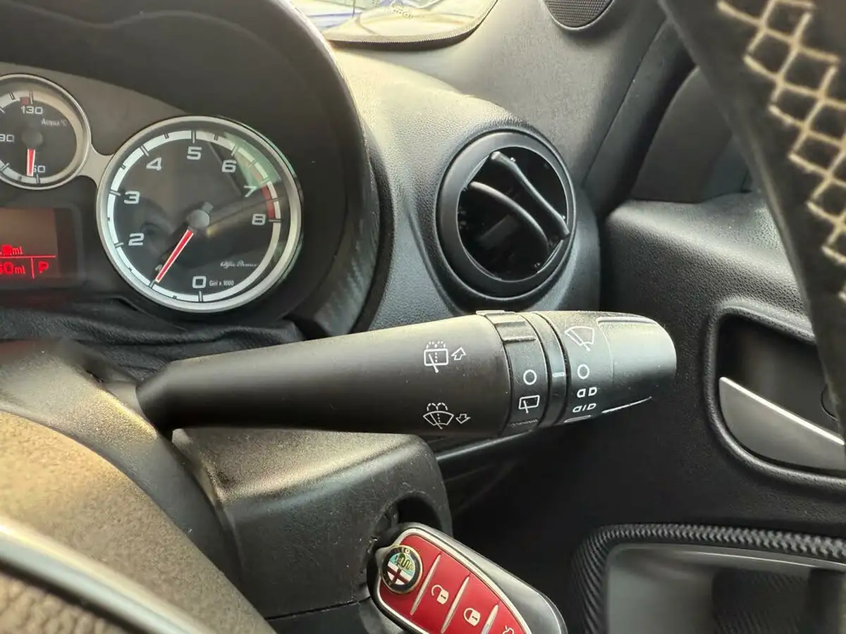 2015-alfa-romeo-mito-14-quadrifoglio-verde-big-27