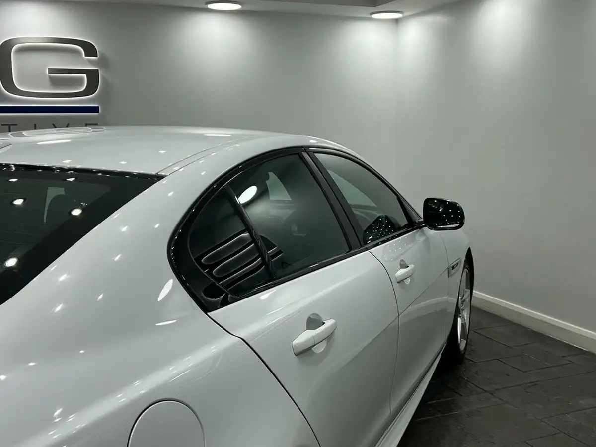 2015-jaguar-xe-20td-r-sport-180ps-auto-big-18