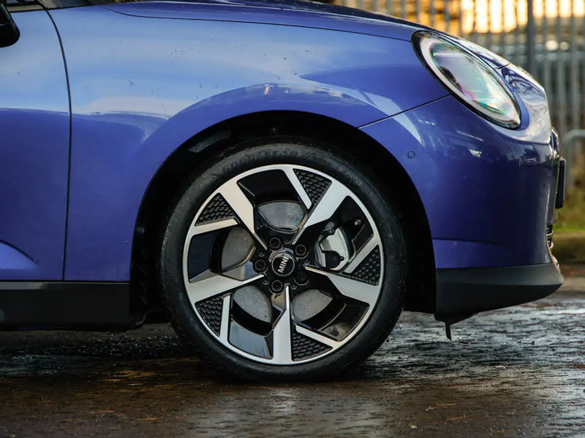 2024-mini-cooper-e-cooper-e-exclusive-big-13
