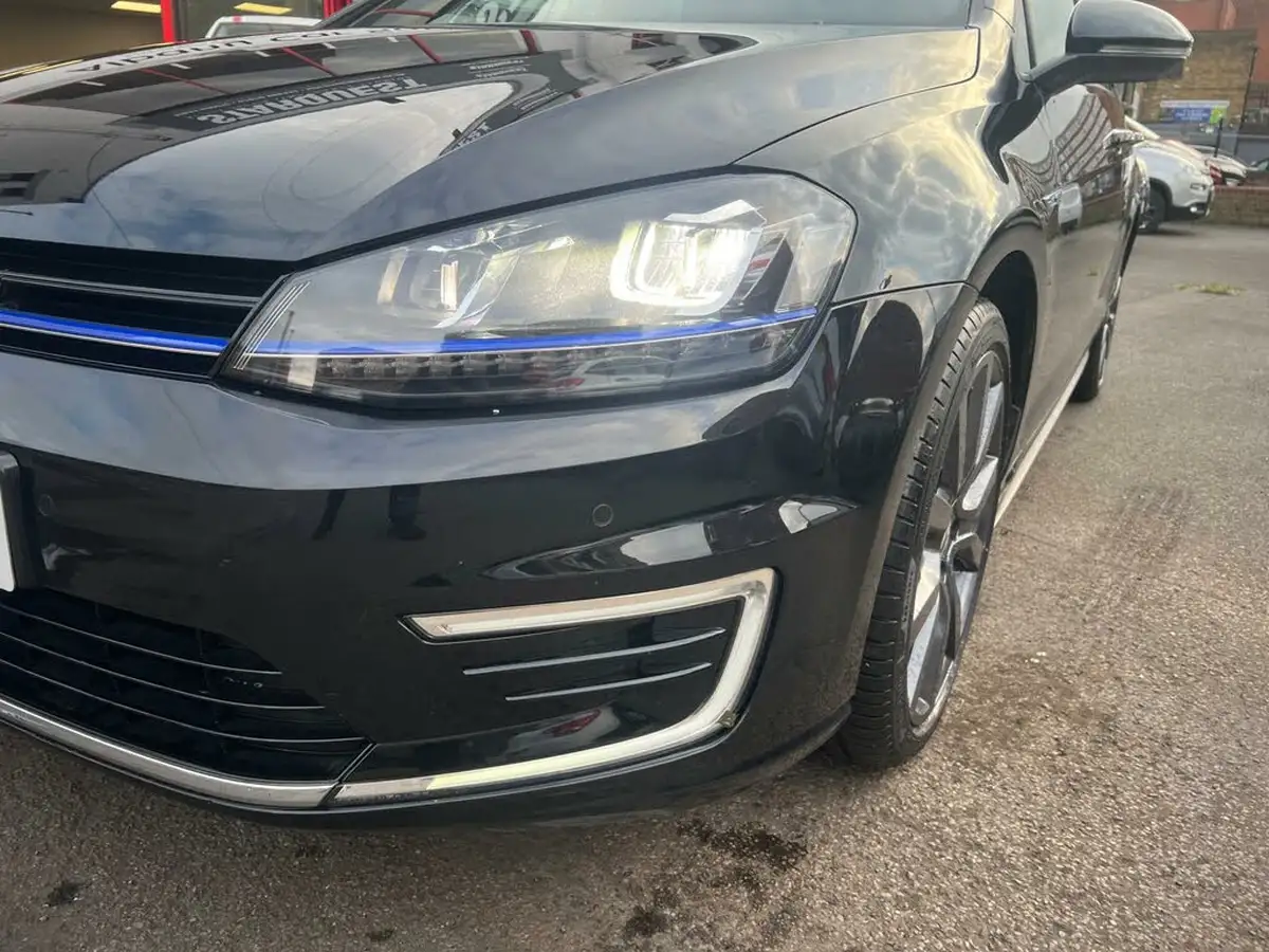 2016-volkswagen-golf-14-tsi-gte-nav-big-48