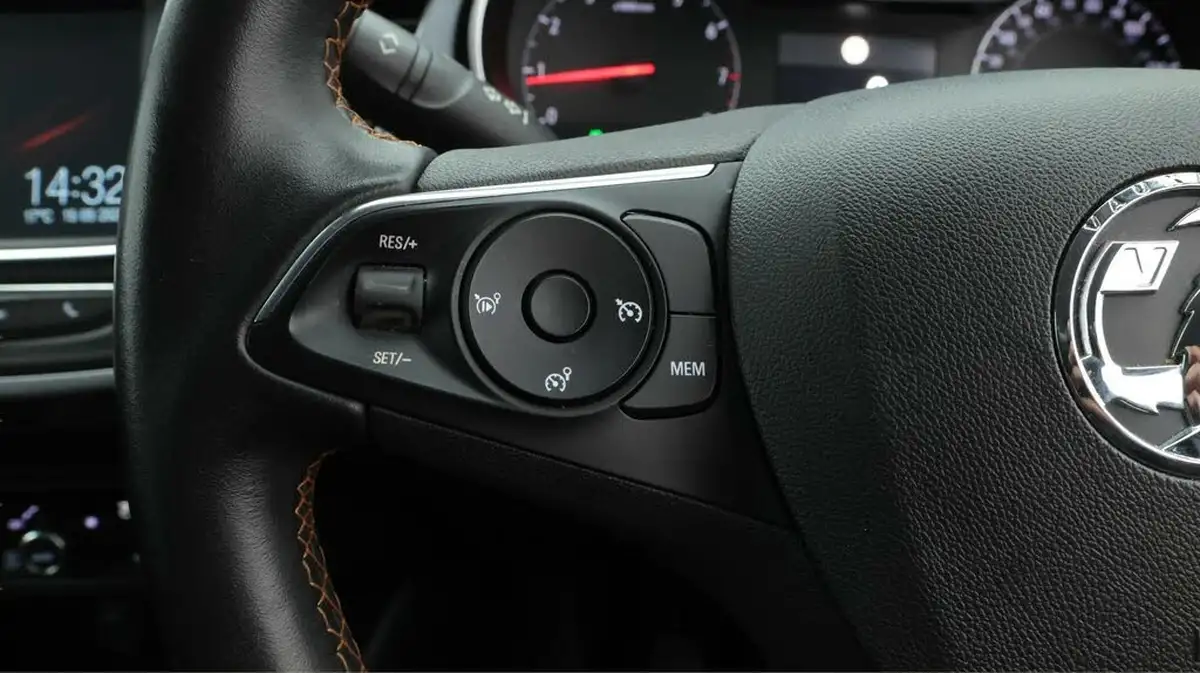 2019-vauxhall-crossland-x-12-elite-83ps-ss-big-22