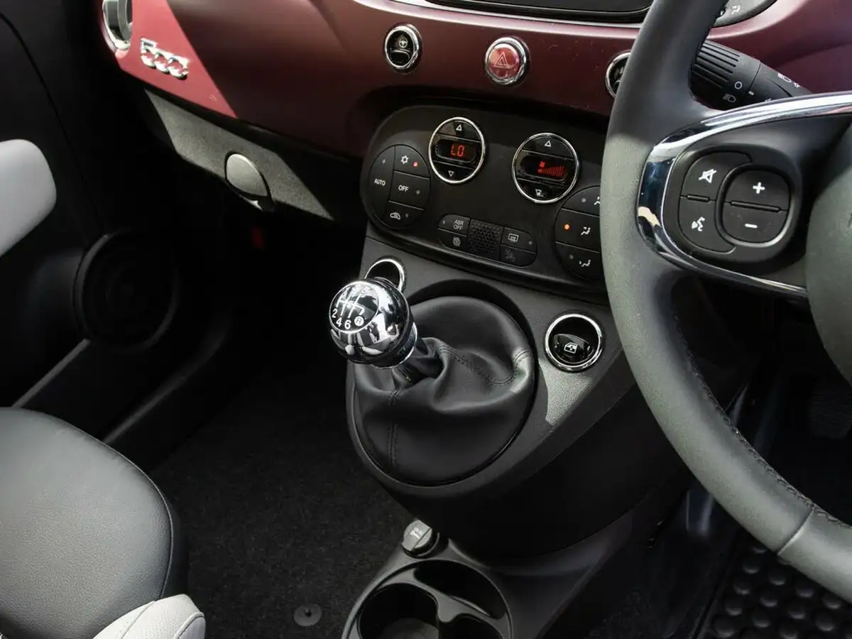 2020-fiat-500-10-star-big-32