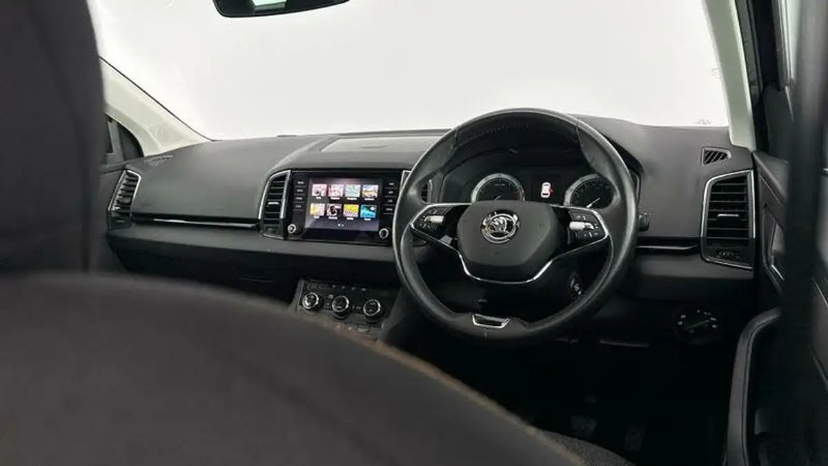 2021-skoda-karoq-15-tsi-se-drive-big-25
