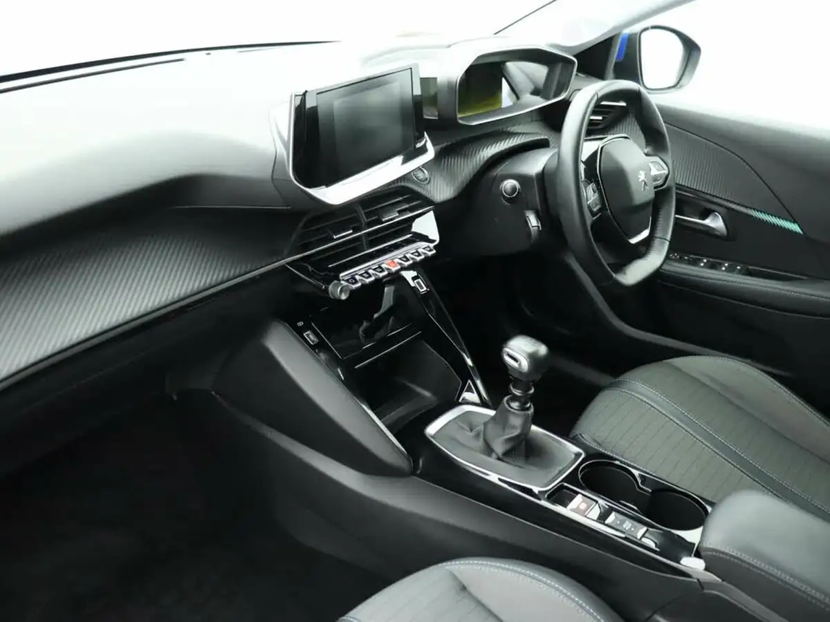 2020-peugeot-208-12-puretech-allure-100bhp-big-18