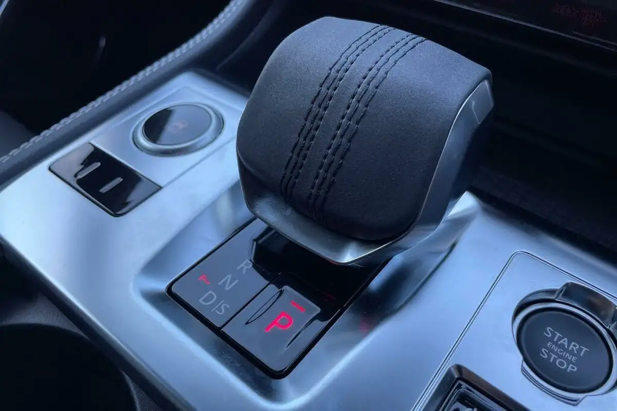 2024-jaguar-f-pace-20-d200-r-dynamic-hse-black-big-19