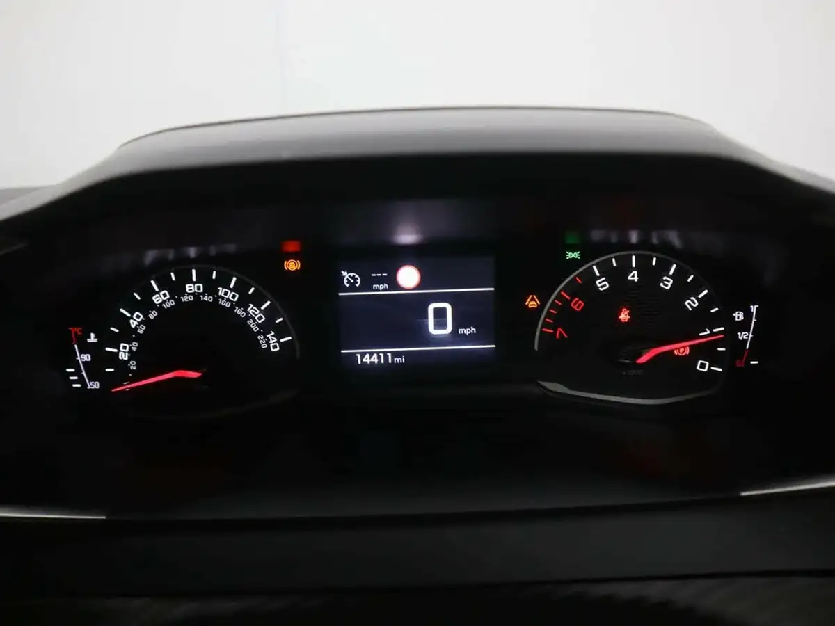 2020-peugeot-208-12-puretech-allure-100bhp-big-16
